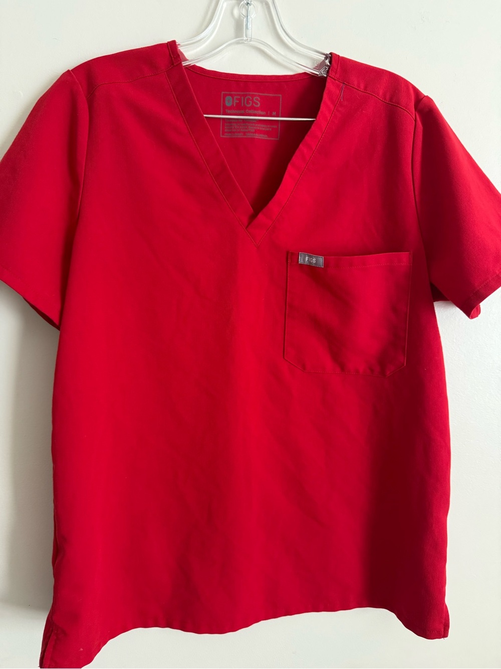 Figs Women’s Size Medium Red Technical Scrub Top  Style# FW1000 EUC Nursing